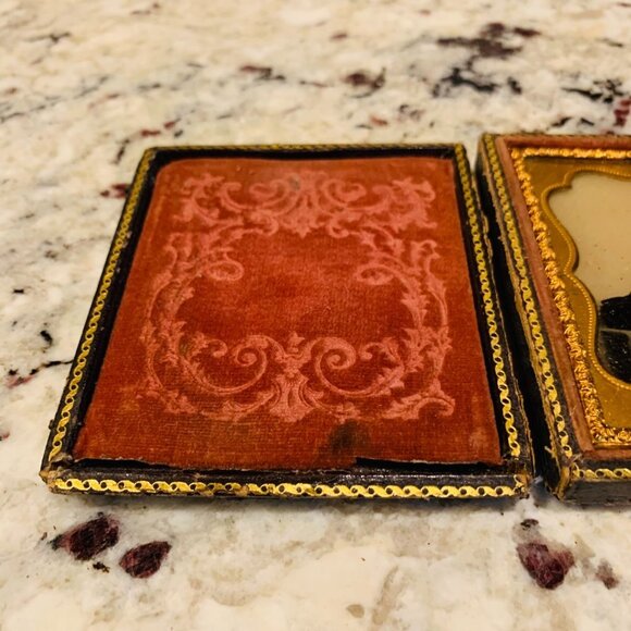 Amazing 1/6 Plate Powerful Ambrotype Photograph Image Middle Age Woman - Picture 4 of 9